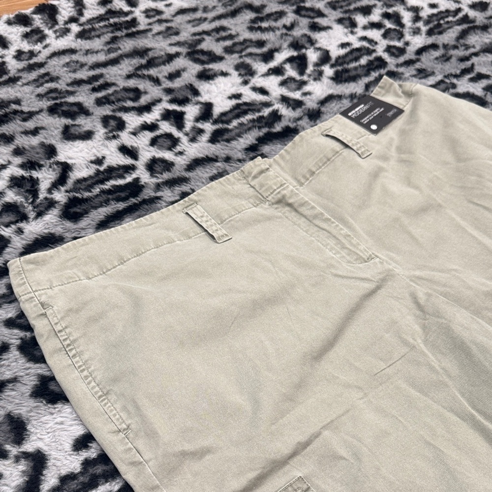 Avenue Women's Green Khaki Cargo Shorts - Picture 3 of 7